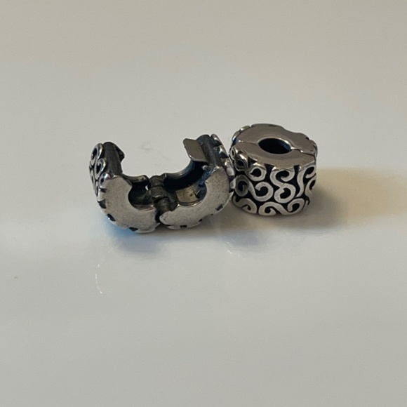 Pandora “s” clips. - Picture 3 of 4